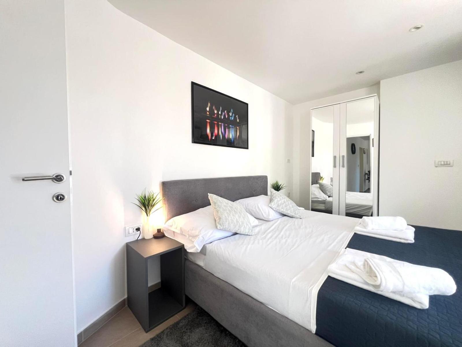 Azzurro Mare Apartment Pula Exterior photo