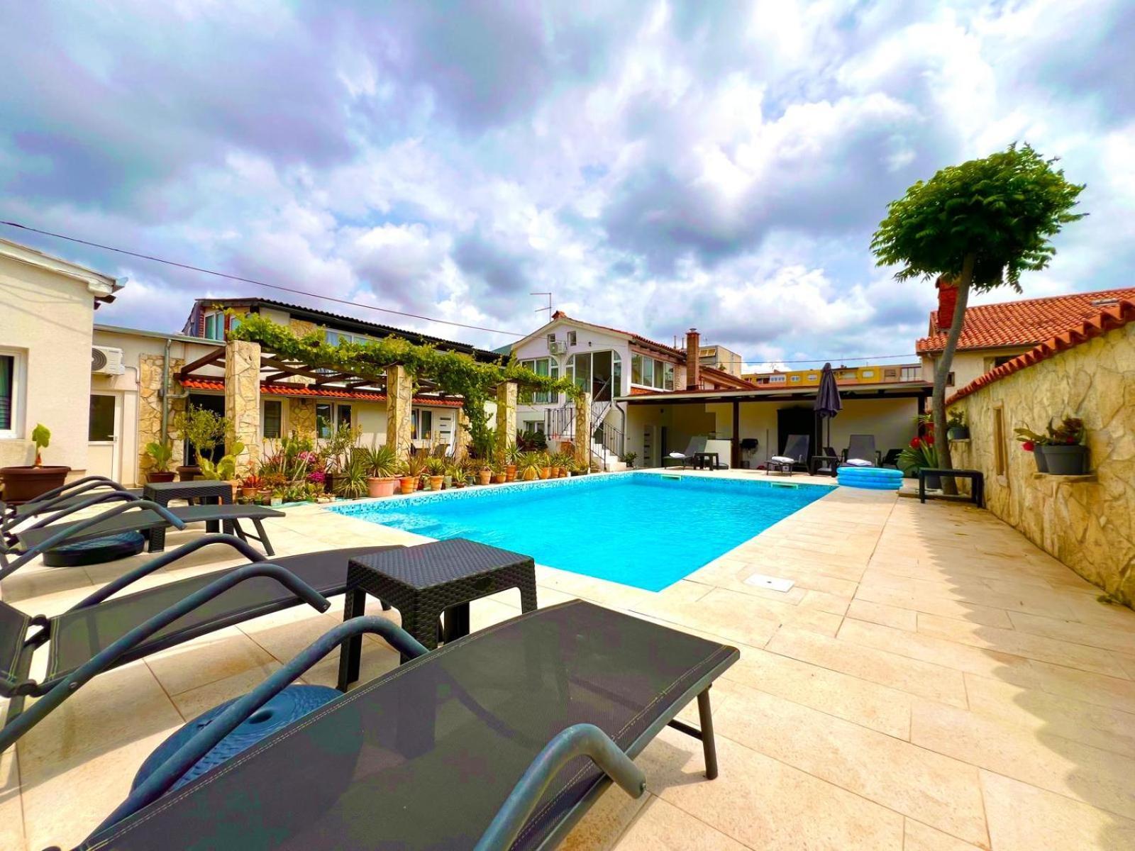 Azzurro Mare Apartment Pula Exterior photo